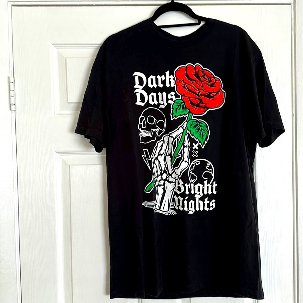 Skull 💀 and rose 🌹 Dark Days Bright Nights black XL tee shirt